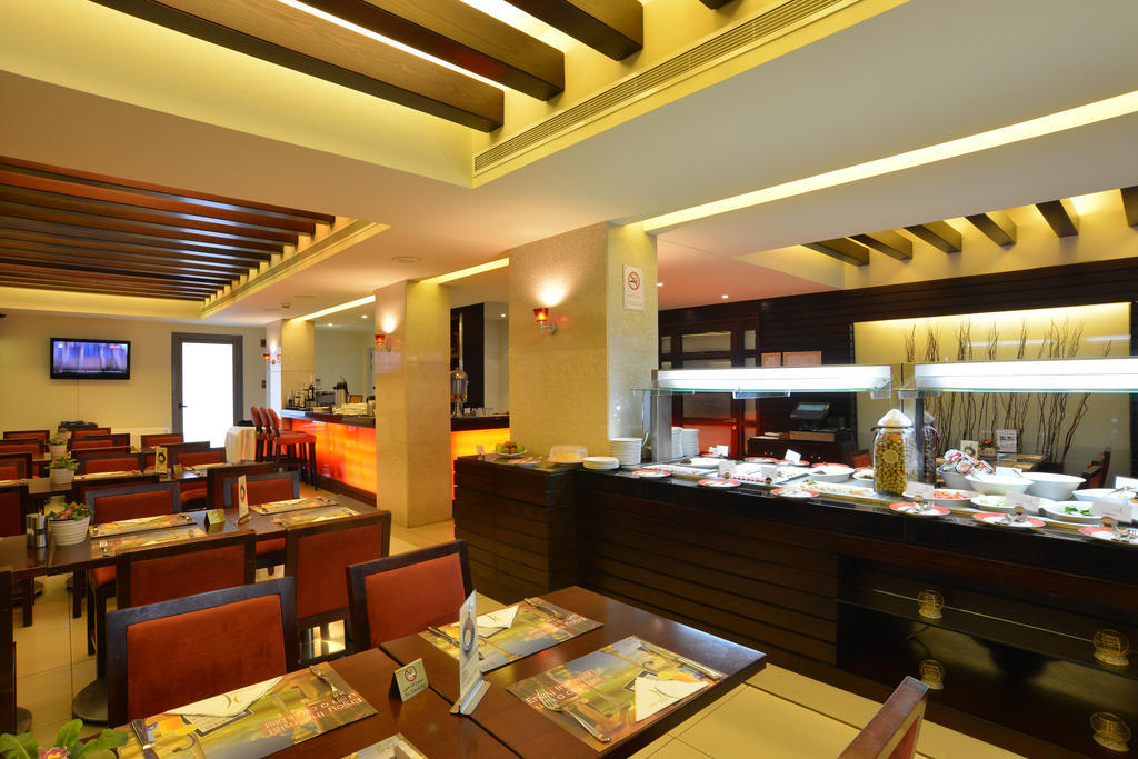 Coral Beirut Al Hamra Hotel Exterior foto