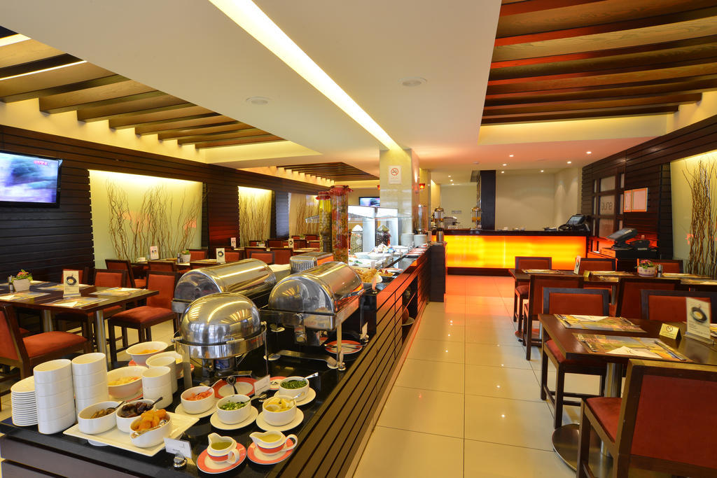 Coral Beirut Al Hamra Hotel Exterior foto