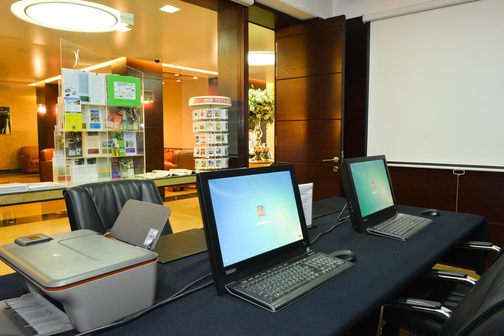 Coral Beirut Al Hamra Hotel Exterior foto