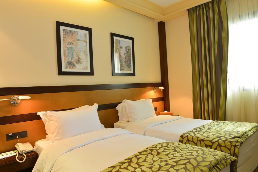 Coral Beirut Al Hamra Hotel Exterior foto