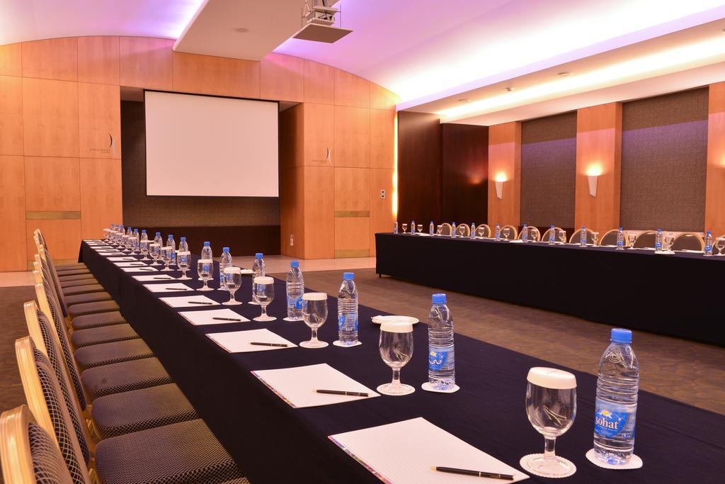 Coral Beirut Al Hamra Hotel Exterior foto