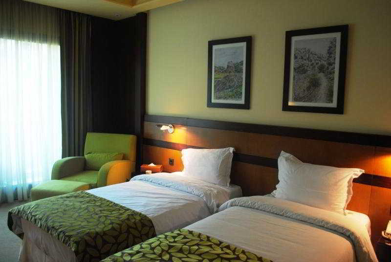 Coral Beirut Al Hamra Hotel Exterior foto