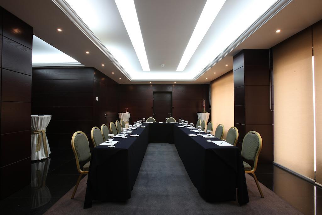 Coral Beirut Al Hamra Hotel Exterior foto