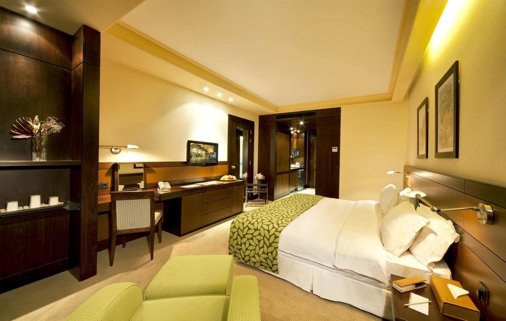 Coral Beirut Al Hamra Hotel Zimmer foto