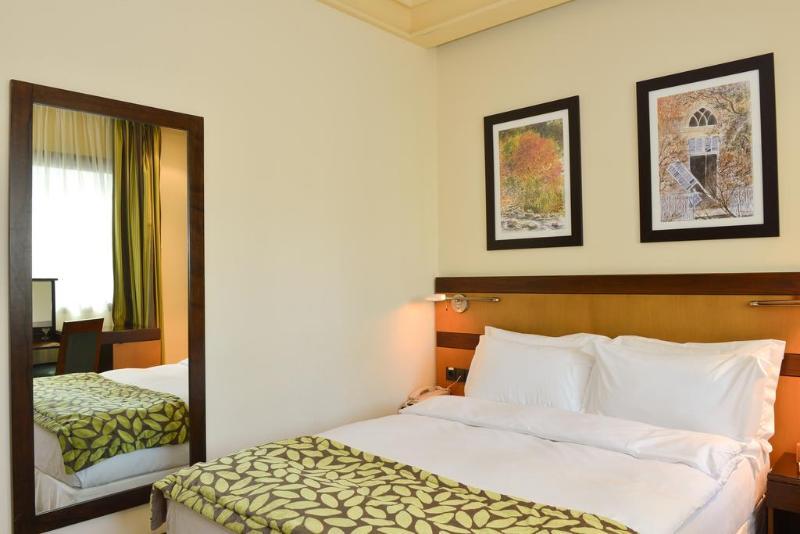 Coral Beirut Al Hamra Hotel Exterior foto